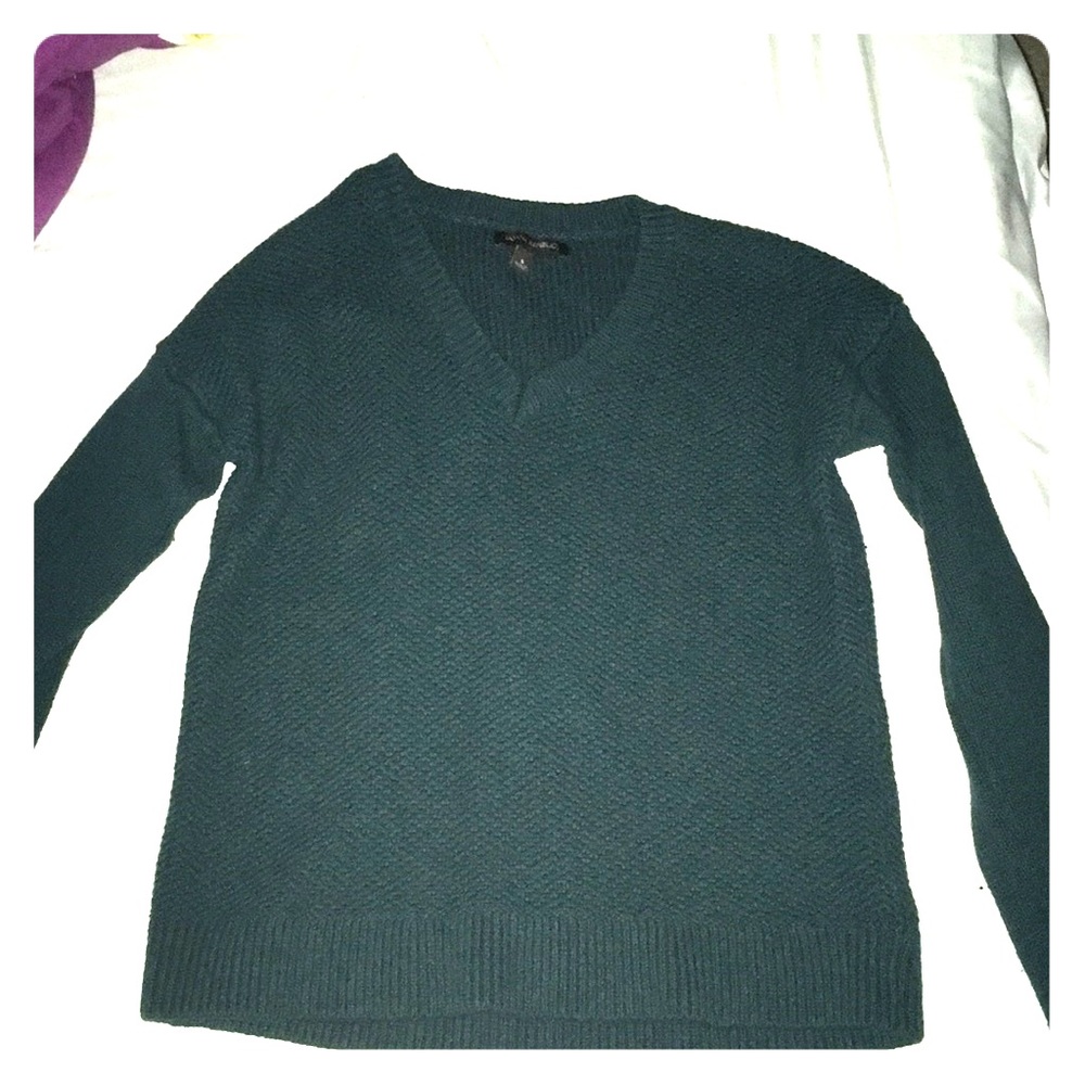 Pine green V-neck knit sweater